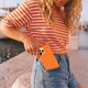 thumbnail image 3 of Carcasa Ultra Suave Compatible con MagSafe Naranja para iPhone 14 Pro, 3 of 3