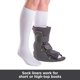 thumbnail image 3 of Inserto de calcetines blancos hasta la rodilla para calzado ortopédico de senderismo (2 pares), 3 of 8
