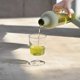 thumbnail image 5 of Botella de té y vino Cold Brew Hario de 750 ml, color verde ahumado, 5 of 7