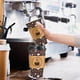 thumbnail image 5 of Vasos de café desechables Jolly Party de 16 onzas con tapas y fundas, 100 unidades, 5 of 7