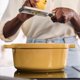 thumbnail image 5 of Olla Holandesa STAUB de 4 cuartos Redonda en color Citron, 5 of 9