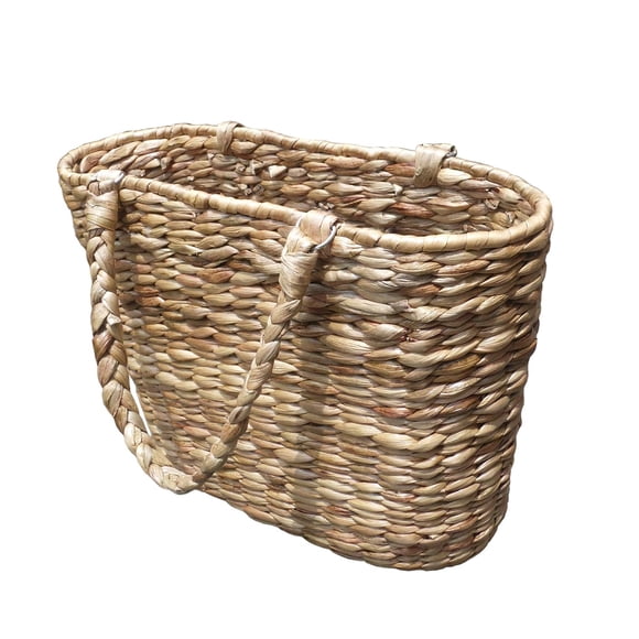 Cesta de almacenamiento de mimbre y ratán de la colección D-Art con acabado natural