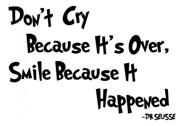 Rienda Libre Graphics - Decomural Smile Because It Happened Dr Seuss Ws-35746