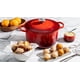 thumbnail image 3 of Horno redondo profundo esmaltado de hierro fundido Le Creuset Signature de 6,5 qt, blanco, 3 of 5