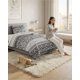 thumbnail image 2 of Quilt Verano Estilo Revista Moderna Plaza Y Media, 2 of 6