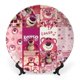 thumbnail image 1 of Oso de fresa Lotso Plato decorativo de porcelana fina (bone china), plato decorativo de cerámica para hogar, oficina, soporte de pared, platos decorativos para dormitorio - 6 pulgadas (15 cm), 1 of 6