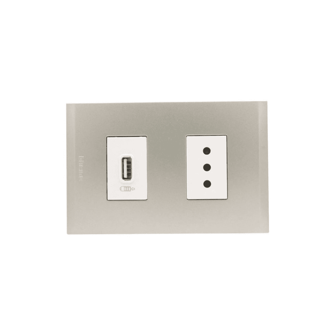 Bticino - Cargador Usb A + Enchufe 10a Perla / Blanco Nóbile