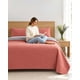thumbnail image 4 of Cubrecamas Delgado King Mas Almohadas Ideal Para Verano, 4 of 6