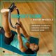 thumbnail image 4 of Aro de Pilates URBNFit 12" Magic Circle con Almohadillas de Espuma de Doble Agarre, 4 of 9
