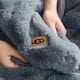 thumbnail image 5 of Manta UGG Euphoria de felpa de piel sintética reversible de 50 x 70 cm, 5 of 8