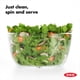 thumbnail image 5 of Espinillo para ensaladas OXO Good Grips, tamaño grande, 5,9 L, color blanco, 5 of 9