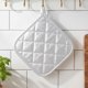 thumbnail image 5 of Agarradores de Ollas, Salvamanteles Resistentes al Calor, Almohadillas Antideslizantes para Encimeras, Agarradores de Horno para Cocina, Cocción, Horneado y BBQ Plata 4 Piezas, 5 of 6