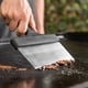 thumbnail image 2 of Rascador de plancha Blackstone 5061 con mango de acero inoxidable, 2 of 5