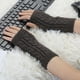 thumbnail image 5 of Guantes sin dedos de punto con cable elástico y acanalado para mujer, 5 of 5