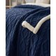 thumbnail image 5 of Frazada Sherpa Premium Con Diseño De Diamantes King, 5 of 6