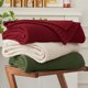 thumbnail image 1 of Xiao Hua Manta para cama, 1 unidad, roja, refrescante, de 130 x 160 cm. Manta grande para cama, siesta, sofá, suave, de acrílico, ideal para todas las estaciones., 1 of 3