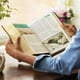 thumbnail image 3 of Biblia de Estudio HarperCollins Burdeos a Todo Color, 3 of 8