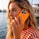 thumbnail image 2 of Carcasa Ultra Suave Compatible con MagSafe Naranja para iPhone 14 Pro, 2 of 3