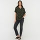 thumbnail image 4 of Blusa Mujer M/C Verde Animal Print Cuello V Corona, 4 of 5