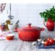 thumbnail image 3 of Horno holandés Le Creuset de hierro fundido esmaltado Signature, 2 litros, color cereza, 3 of 5