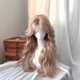 thumbnail image 1 of Xiao Hua Peluca de longitud media con diseño ondulado, cubierta para la cabeza, 1 peluca sintética resistente al calor, cabello rizado estilo bohemio chic, peluca protectora, peluca refinada., 1 of 3