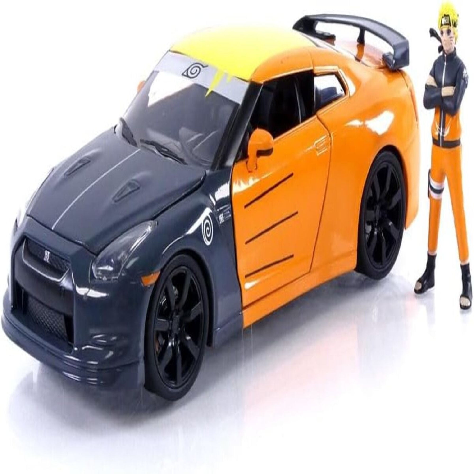 Vehiculo Nissan GTR con figura Naruto 1:24