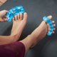 thumbnail image 4 of Extensor y separador de dedos YogaToes Classic Sapphire Blue, 4 of 9