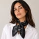 thumbnail image 5 of Pañuelo tipo seda 70 x 70 bandana elegante negro Talla Única, 5 of 5