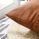 thumbnail image 4 of Funda de almohada lumbar de piel sintética estilo rústico de 30 x 50 cm, moderna y decorativa, para dormitorio, sala de estar, sofá, color marrón, juego de 2, 4 of 6