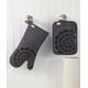 thumbnail image 5 of Manopla de horno T-Fal, resistente al calor, antideslizante, 32 x 18 cm, 5 of 5