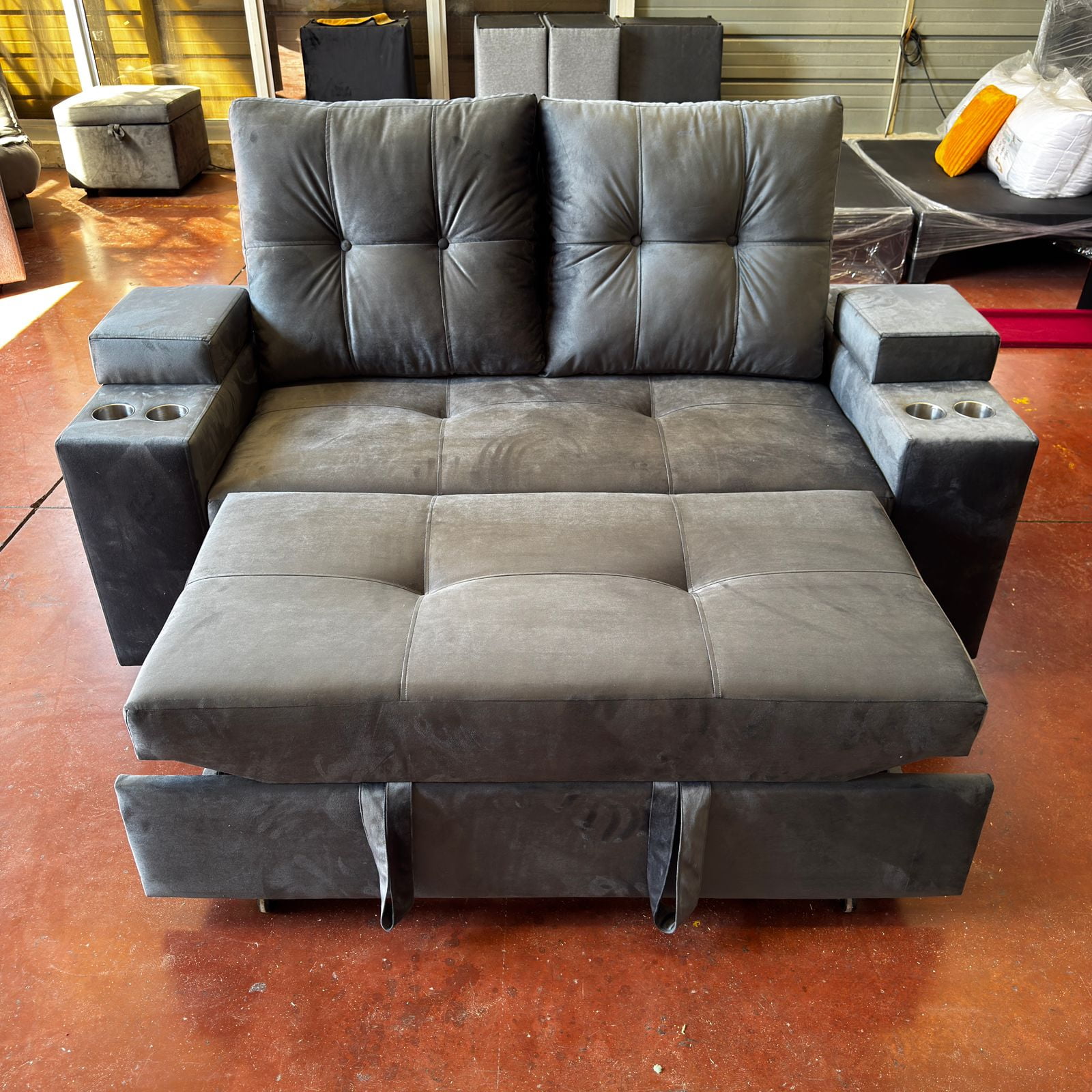 Camila Home - Sofá Cama Confort Gris Oscuro Plus 2 Plazas Felpa Con Puffs Ocultos, Baúles Y Portavasos