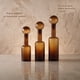 thumbnail image 4 of Set de Botellas Decorativas Vidrio Ámbar Para Living Comedor Repisa Estanteria, 4 of 10