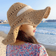 thumbnail image 3 of Sombrero de paja de ala ancha para mujer, con circunferencia de 56-58 cm, plegable, ideal para playa, vacaciones, protección solar., 3 of 5