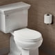 thumbnail image 2 of Asiento de inodoro KOHLER Cachet ReadyLatch con parte delantera redonda, color blanco, 2 of 9