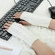 thumbnail image 5 of Guantes sin dedos de punto con cable elástico y acanalado para mujer, 5 of 5