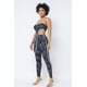 thumbnail image 4 of Top Corto con Estampado de Malla y Cuello Halter con Cadena de Plástico con Leggings a Juego, 4 of 5