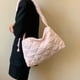 thumbnail image 5 of Bolso de mano acolchado para mujer, ligero y acolchado, tipo hobo, 2023, con pliegues en forma de nube., 5 of 5