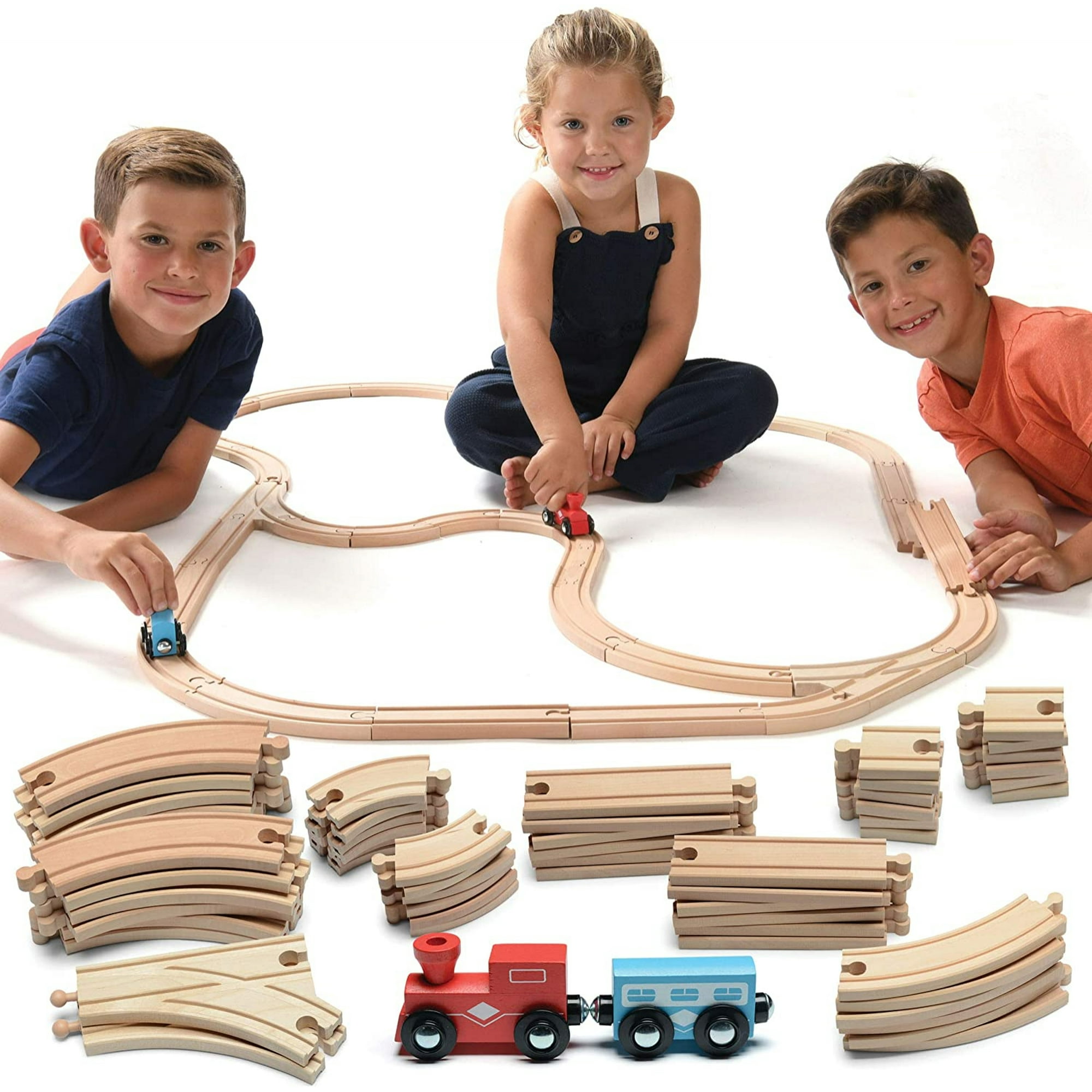 Vías De Tren De Madera De Play22, De 52 Piezas + 2 Tren Play22 N/a