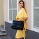 thumbnail image 5 of Bolso Badgley Mischka Diana de cuero vegano acolchado negro, 5 of 9