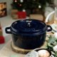 thumbnail image 4 of Olla Holandesa STAUB 4 L Redonda Azul Oscuro, 4 of 7