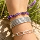 thumbnail image 2 of Pulsera elasticada de piedra amatista natural – protección y paz interior para el día a día, 2 of 5
