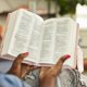 thumbnail image 4 of Biblia HarperCollins NKJV "Simplemente Encantadora" Rosa, 4 of 9