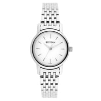 Reloj Titan Quartz Analógico Con Esfera Plateada Y Correa Metálica Para Mujer