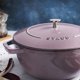 thumbnail image 5 of Cazuela de hierro fundido STAUB 5 L lila, fabricada en Francia, 5 of 8