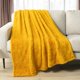 thumbnail image 1 of Manta de forro polar PAVILIA Sherpa, color amarillo mostaza, 150 x 200 cm, 1 of 9