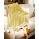 thumbnail image 3 of Manta Con Borlas Y Estampado Geometrico De Rombo Color Amarillo, 3 of 4
