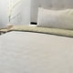 thumbnail image 2 of Quilt Hotpress Viena Con Sherpa 2,5 Plazas / Blanco – Doral, 2 of 3
