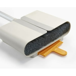 Escoba Con Soporte Joseph Joseph Clean Tech