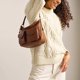 thumbnail image 2 of Bolso Crossbody Cargo Fossil Jolie de Cuero para Mujer Marrón, 2 of 7