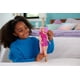 thumbnail image 2 of Muñeca Barbie de cabello divertido y elegante con cabello rubio extralargo, 2 of 6